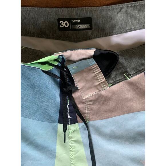 Hurley blue, green, beige geometric board swim shorts - size 30 - Picture 2 of 3
